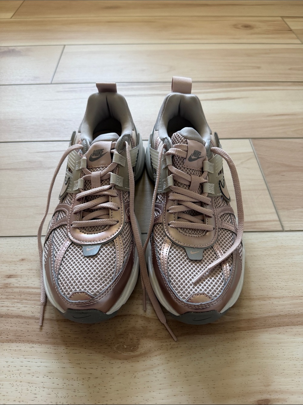 NWOT Nike V2K Run - Picture 2 of 7